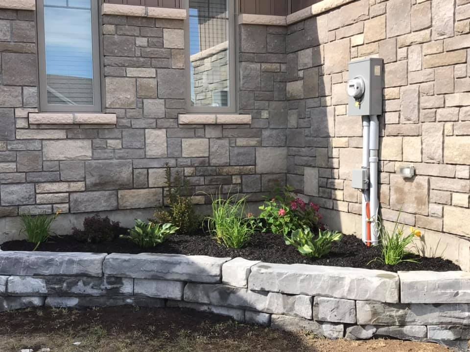 Estate Stone
Kingston and 25% Laurier